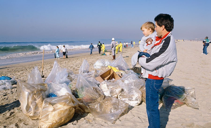 Oil spill cleanup at Newport Beach, California, in 1990.