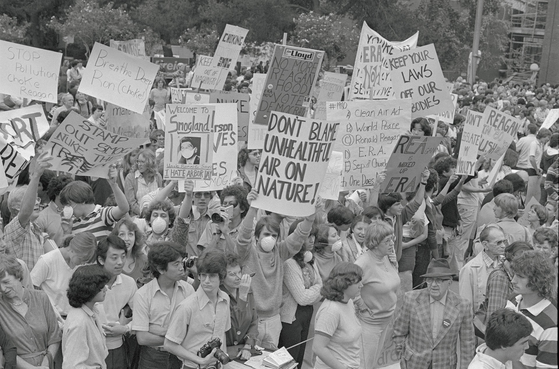 Students at Claremont College heckled Republican presidential candidate Ronald Reagan as he spoke at the campus.